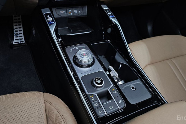 2024 Kia Sorento с пробегом 13 352 км