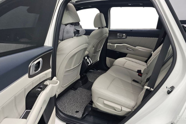 2025 Kia Sorento с пробегом 15 372 км