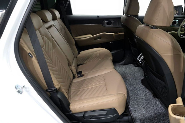 2023 Kia Sorento с пробегом 14 126 км