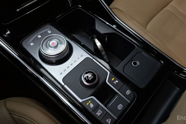 2024 Kia Sorento с пробегом 11 680 км