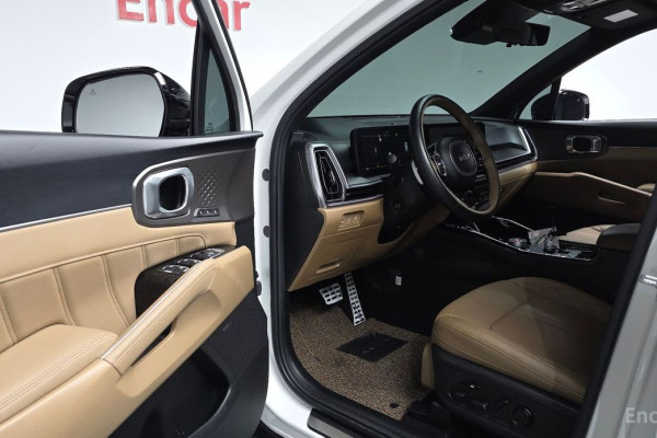 2024 Kia Sorento с пробегом 14 726 км