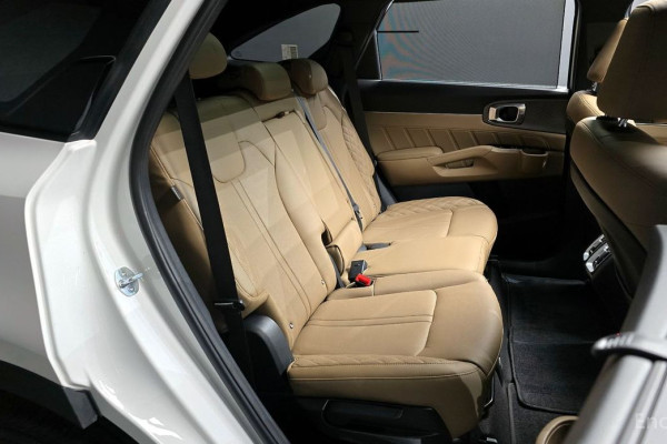 2024 Kia Sorento с пробегом 11 680 км