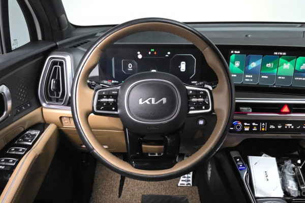 2024 Kia Sorento с пробегом 14 726 км