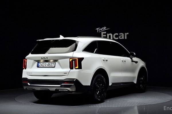 2023 Kia Sorento с пробегом 14 584 км