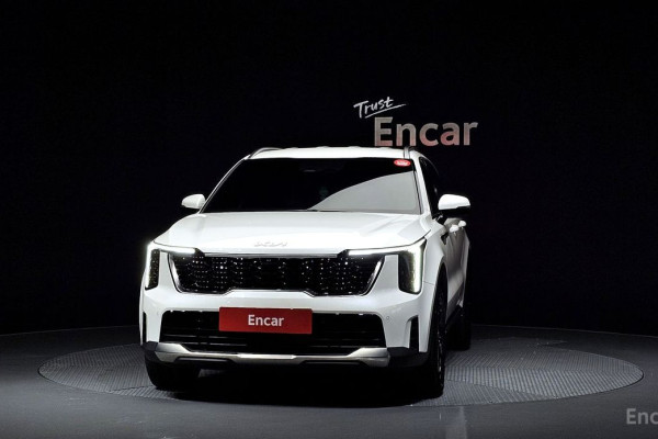 2023 Kia Sorento с пробегом 14 584 км