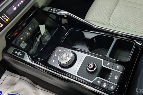 2025 Kia Sorento с пробегом 14 620 км