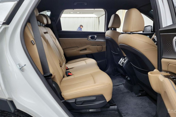 2025 Kia Sorento с пробегом 9 382 км