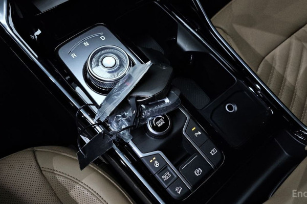 2023 Kia Sorento с пробегом 14 584 км