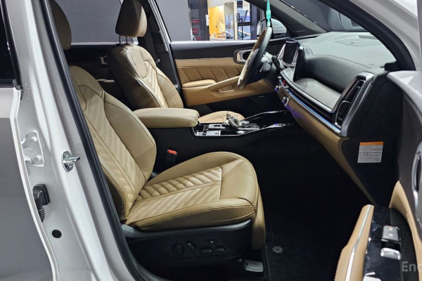 2023 Kia Sorento с пробегом 14 584 км