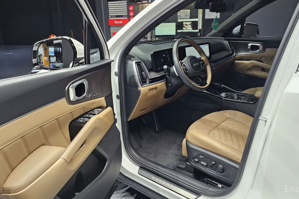 2023 Kia Sorento с пробегом 14 584 км