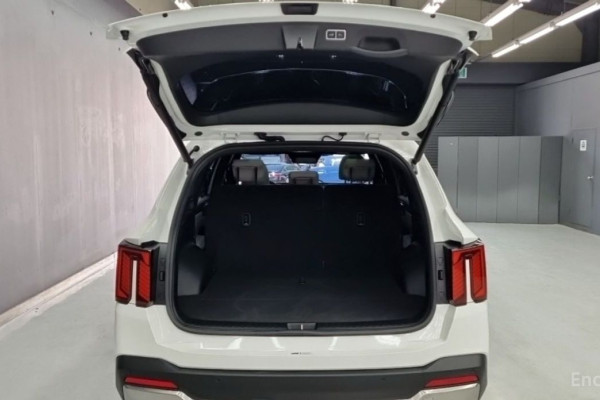 2025 Kia Sorento с пробегом 14 620 км