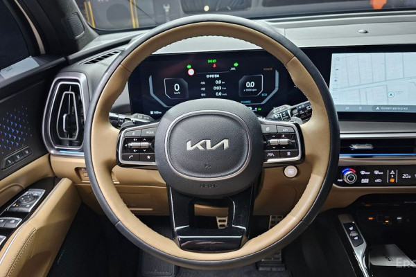 2023 Kia Sorento с пробегом 14 584 км