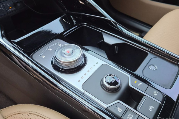 2024 Kia Sorento с пробегом 24 515 км