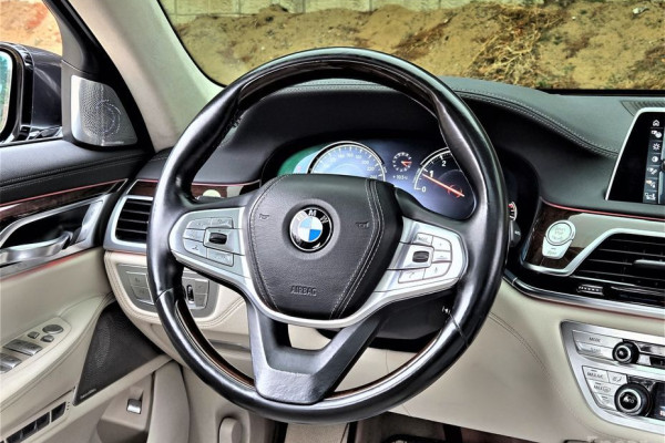 2016 BMW 7 серии с пробегом 123 900 км