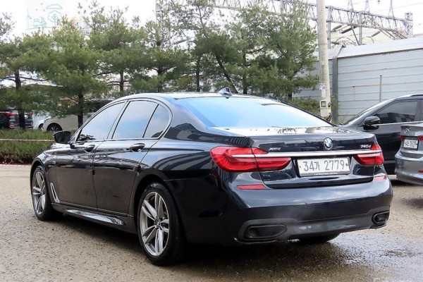 2017 BMW 7 серии с пробегом 121 177 км