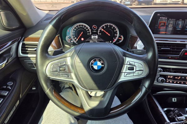 2016 BMW 7 серии с пробегом 136 088 км