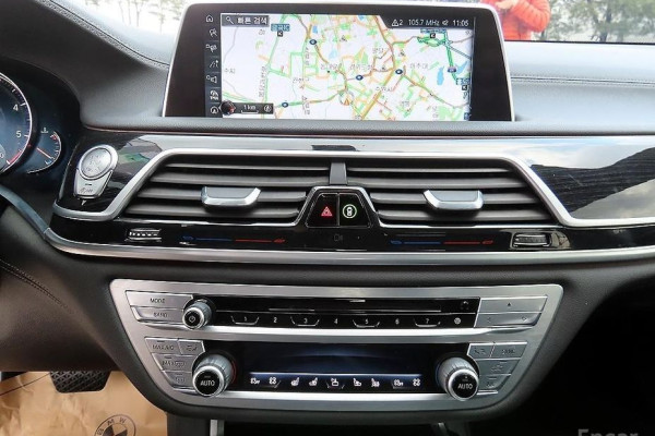 2017 BMW 7 серии с пробегом 121 177 км