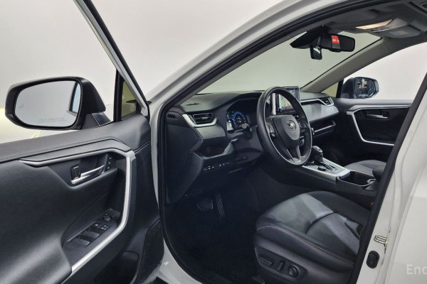 2023 Toyota RAV4 с пробегом 28 134 км