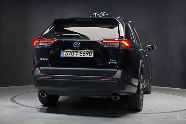 2023 Toyota RAV4 с пробегом 31 351 км