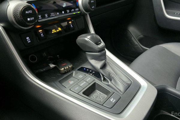 2023 Toyota RAV4 с пробегом 31 351 км