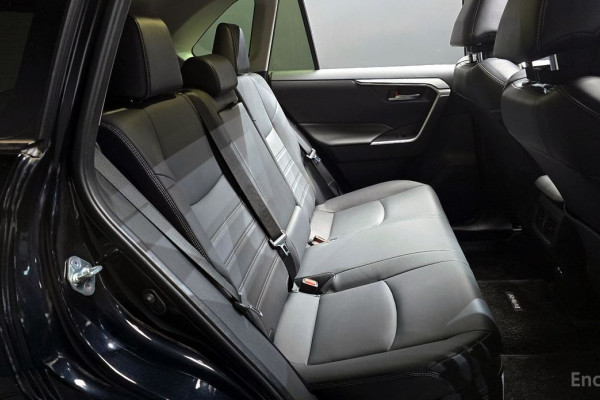 2023 Toyota RAV4 с пробегом 31 351 км