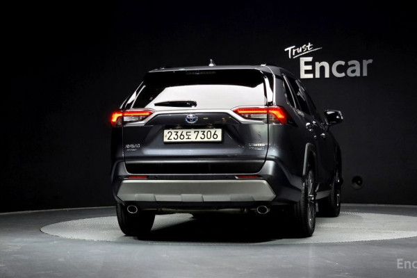 2023 Toyota RAV4 с пробегом 38 523 км