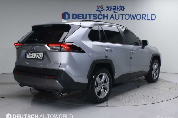 2020 Toyota RAV4 с пробегом 32 942 км
