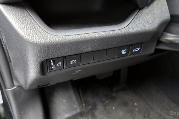 2023 Toyota RAV4 с пробегом 31 351 км