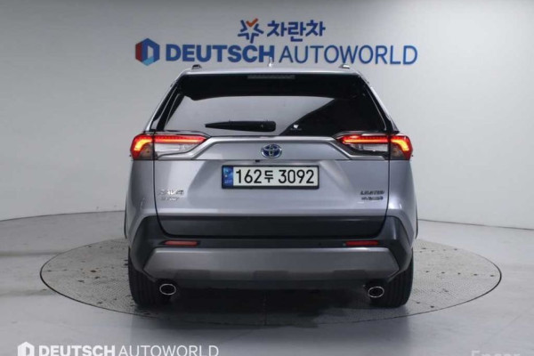 2020 Toyota RAV4 с пробегом 32 942 км