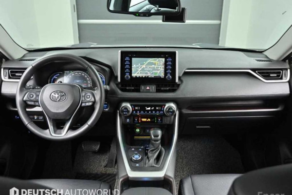 2020 Toyota RAV4 с пробегом 32 942 км