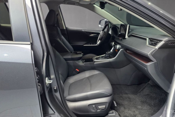 2023 Toyota RAV4 с пробегом 38 523 км