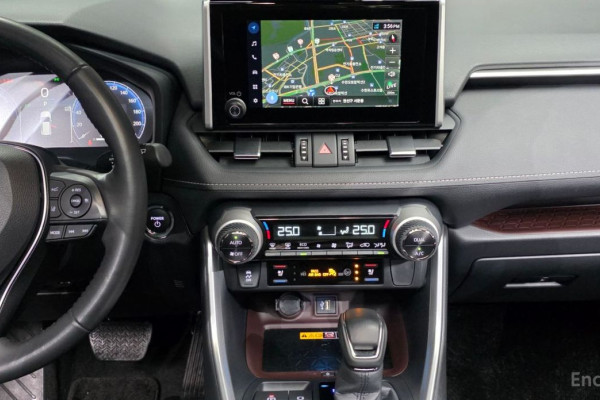 2023 Toyota RAV4 с пробегом 38 523 км