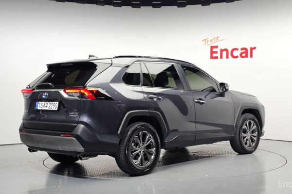 2023 Toyota RAV4 с пробегом 44 450 км