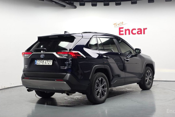 2023 Toyota RAV4 с пробегом 43 149 км