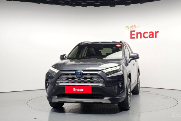 2023 Toyota RAV4 с пробегом 44 450 км