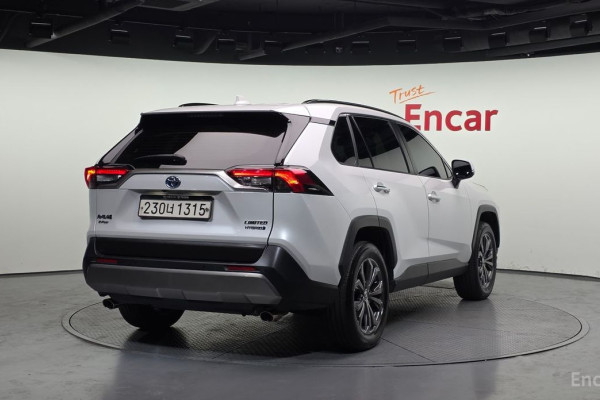 2023 Toyota RAV4 с пробегом 89 915 км