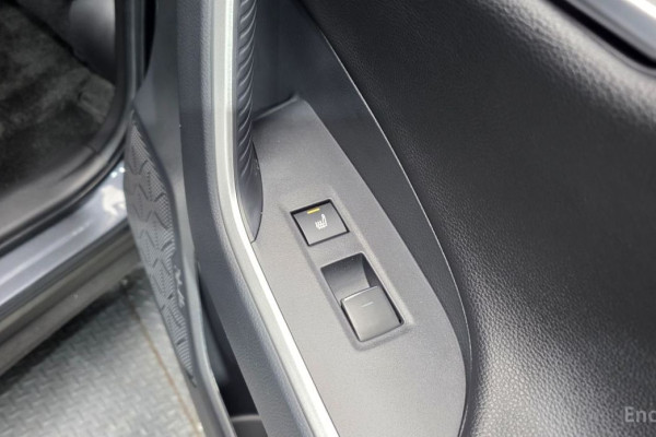 2023 Toyota RAV4 с пробегом 38 523 км