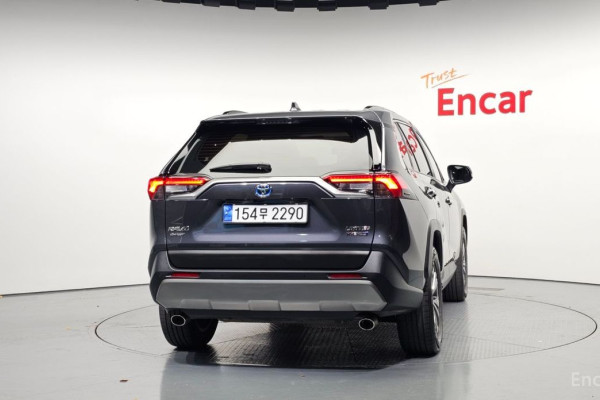 2023 Toyota RAV4 с пробегом 44 450 км