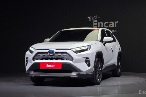 2023 Toyota RAV4 с пробегом 23 732 км