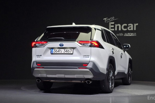 2023 Toyota RAV4 с пробегом 23 732 км