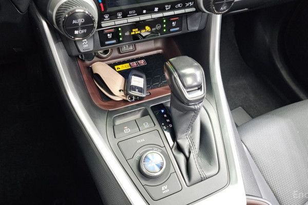 2023 Toyota RAV4 с пробегом 44 450 км