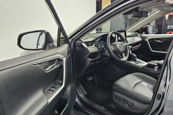 2023 Toyota RAV4 с пробегом 44 450 км