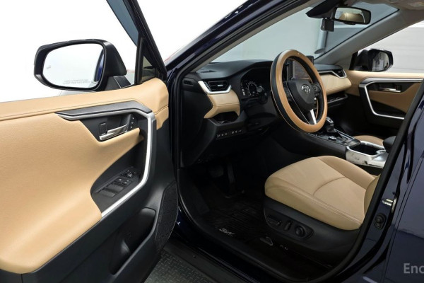 2023 Toyota RAV4 с пробегом 43 149 км