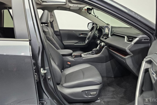 2023 Toyota RAV4 с пробегом 44 450 км