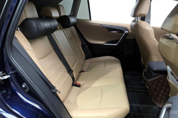 2023 Toyota RAV4 с пробегом 43 149 км