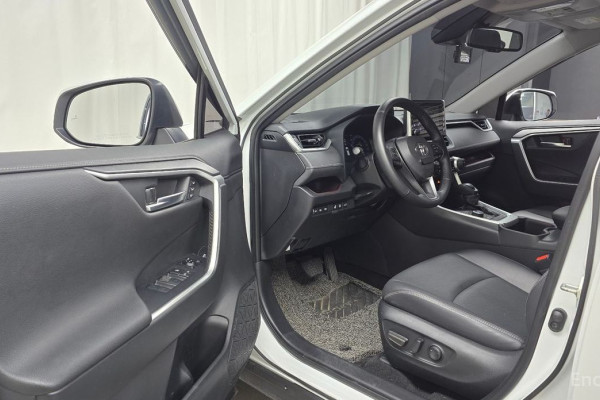 2023 Toyota RAV4 с пробегом 23 732 км