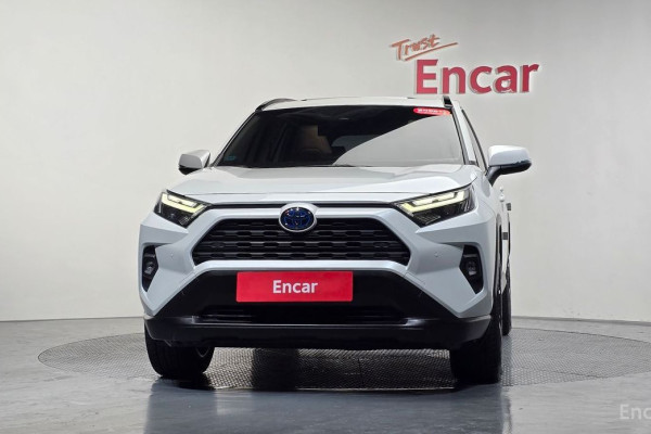 2023 Toyota RAV4 с пробегом 43 181 км