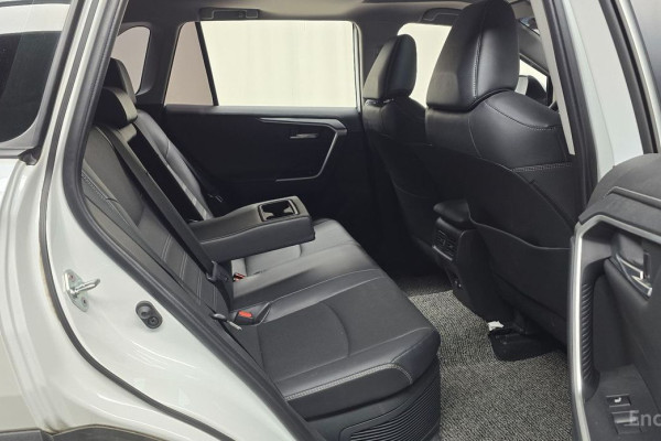 2023 Toyota RAV4 с пробегом 23 732 км