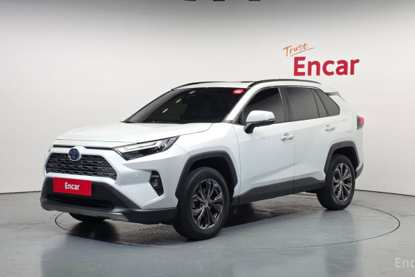 2023 Toyota RAV4 с пробегом 17 500 км