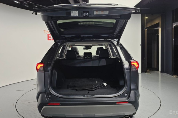 2023 Toyota RAV4 с пробегом 44 450 км